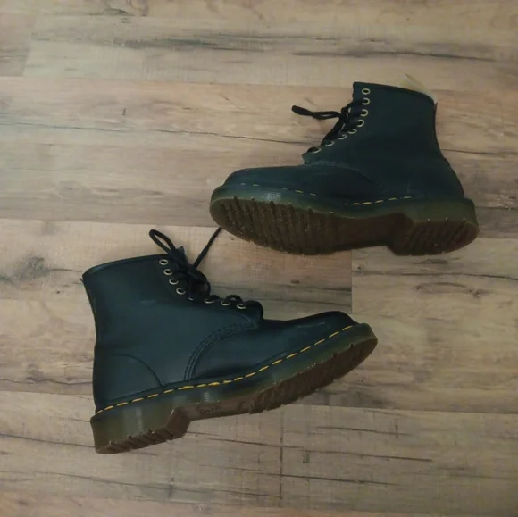 Dr. Martens Black Boots Vegan Sz 8 - Picture 2 of 5